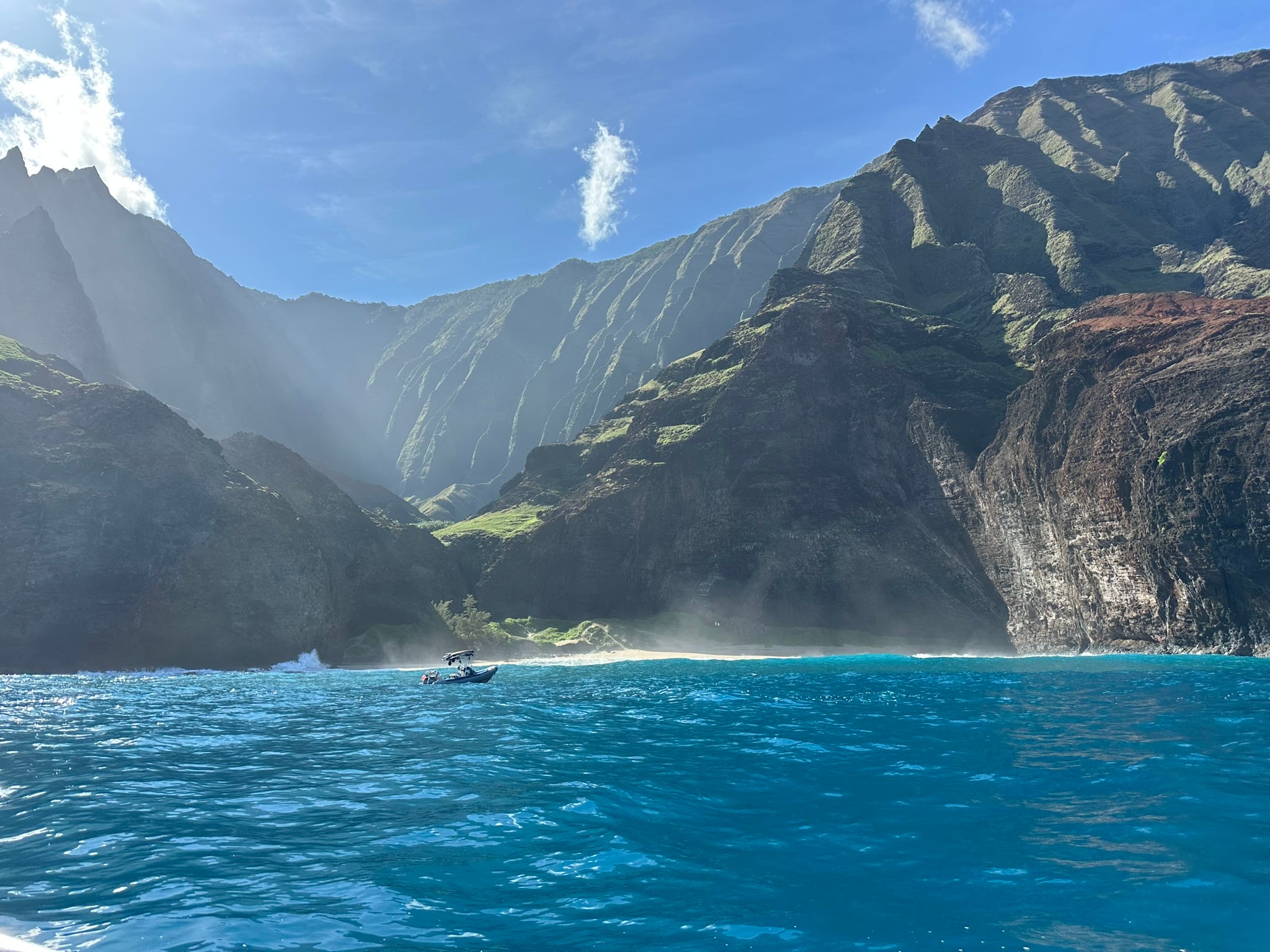 Dramatic sea cliffs along Hawaii's Napali Coast